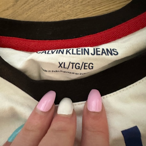 Cropped Calvin Klein Top - Picture 2 of 2